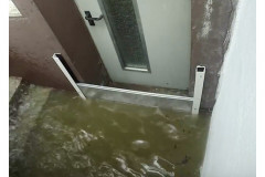 Hochwasserschutz-Dammbalkensystem-im-Einsatz